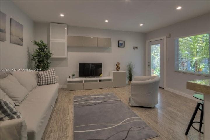 659 Meridian Ave # 10, Miami Beach FL 33139 — 5