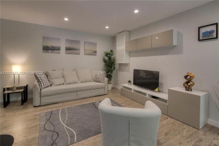 659 Meridian Ave # 10, Miami Beach FL 33139 — 10