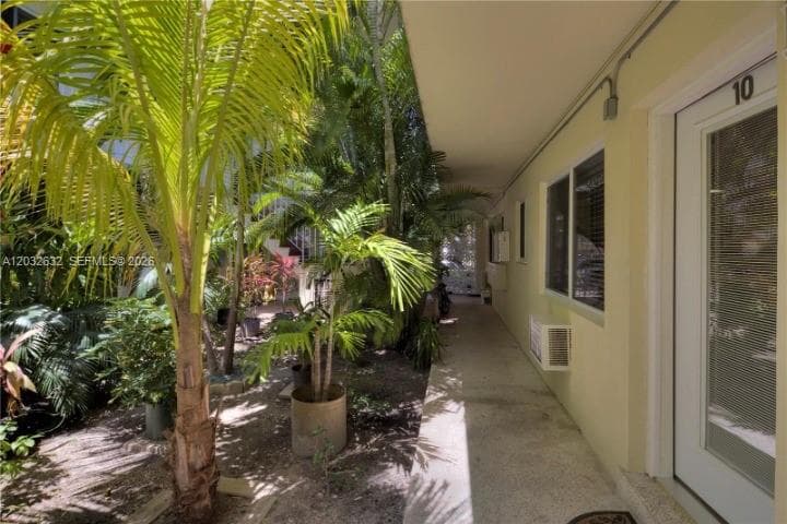 659 Meridian Ave # 10, Miami Beach FL 33139 — 11