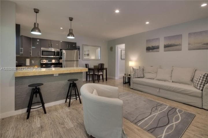659 Meridian Ave # 10, Miami Beach FL 33139 — 4