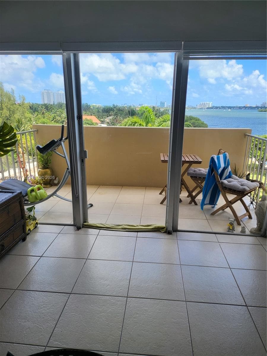 880 NE 69th St # 6R, Miami FL 33138 — 6