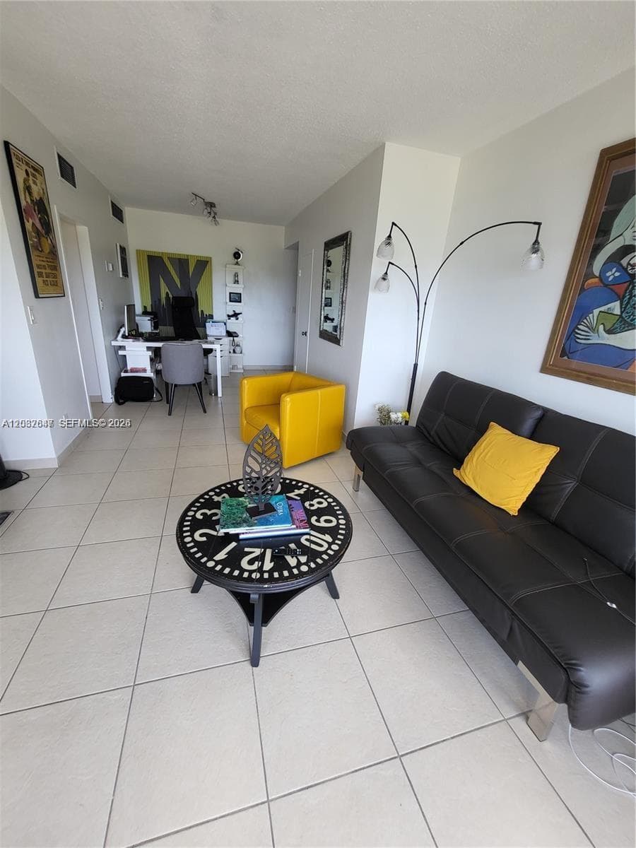 880 NE 69th St # 6R, Miami FL 33138 — 38