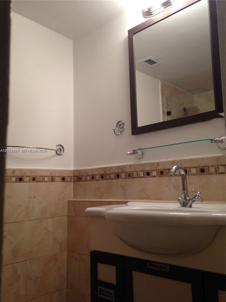 7441 Wayne Ave # 2O, Miami Beach FL 33141 — 8