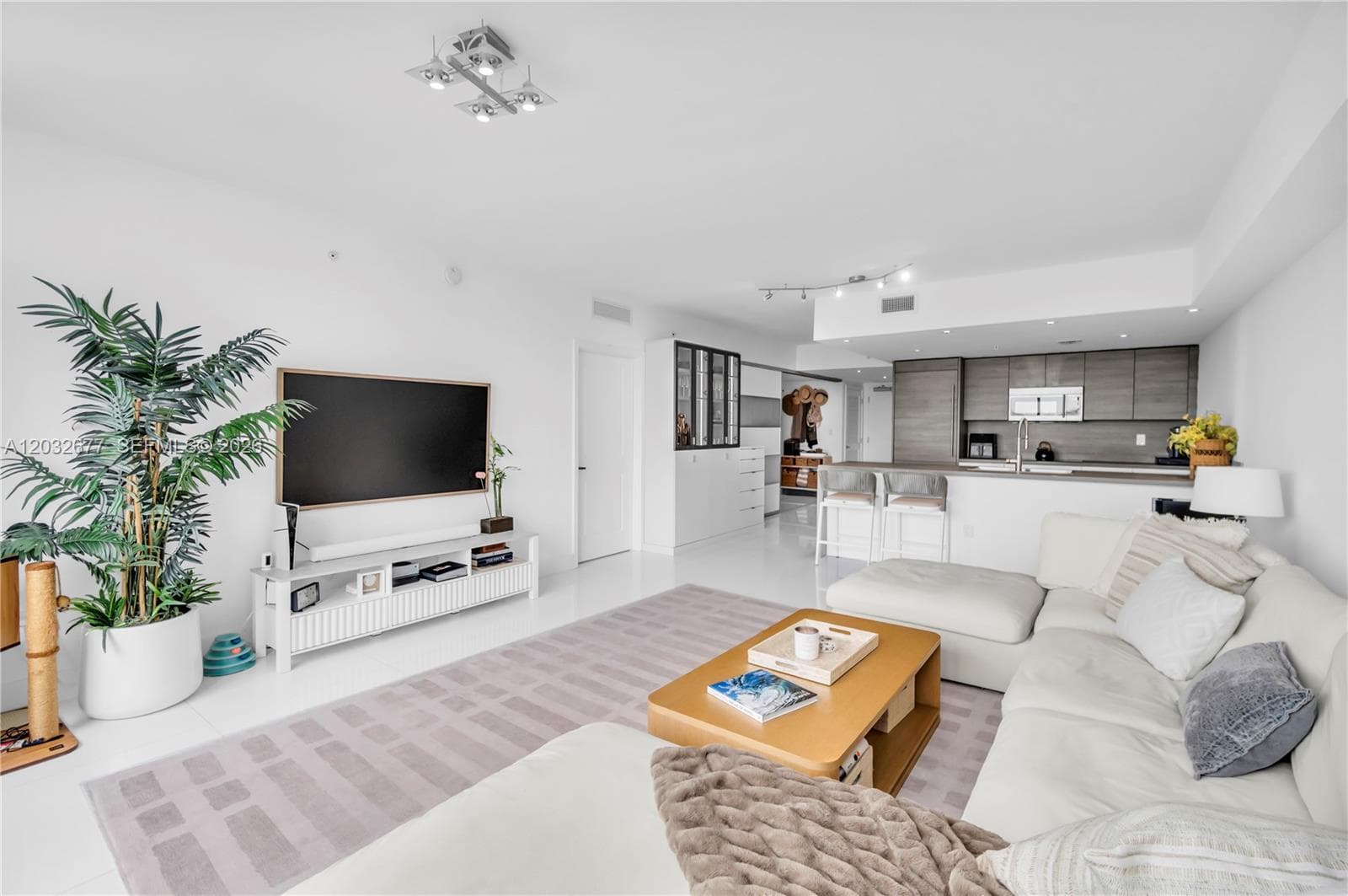 400 Sunny Isles Blvd # 1917, Sunny Isles Beach FL 33160 — 18