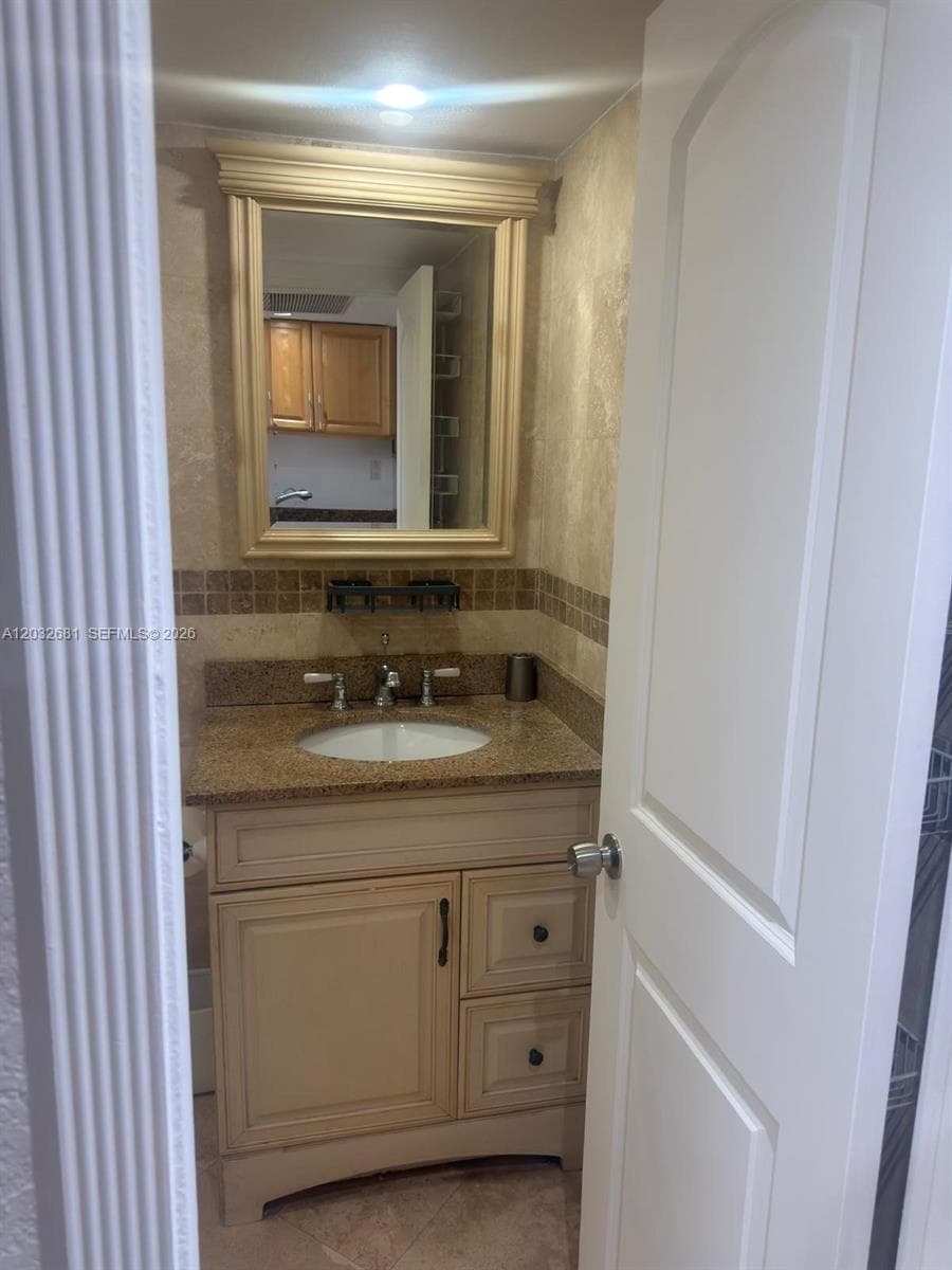 19201 Collins Ave # 1044, Sunny Isles Beach FL 33160 — 14