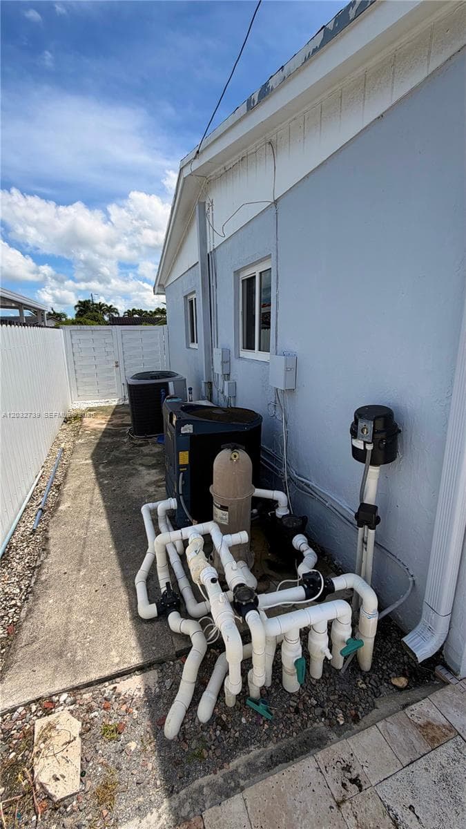 10455 SW 42nd Ter, Miami FL 33165 — 38