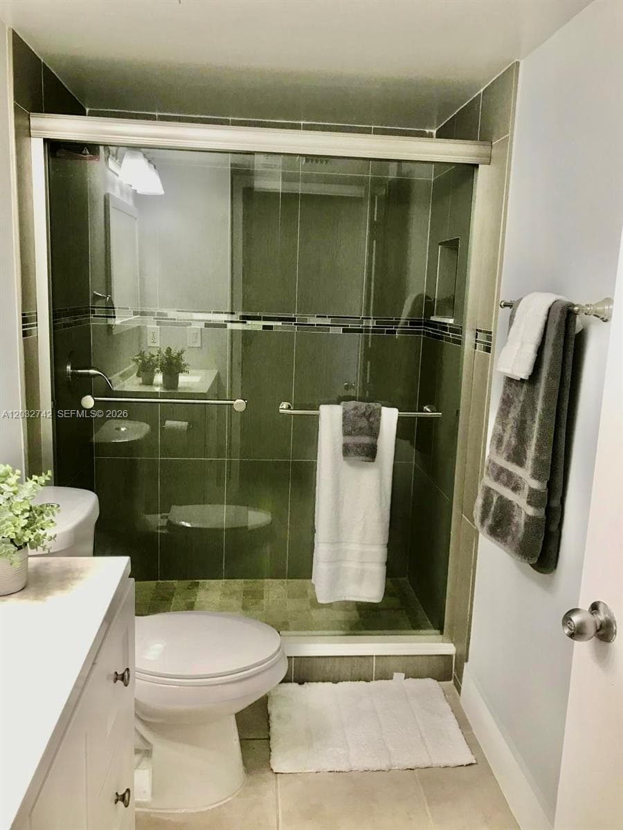 14951 SW 82nd Ln # 405, Miami FL 33193 — 17