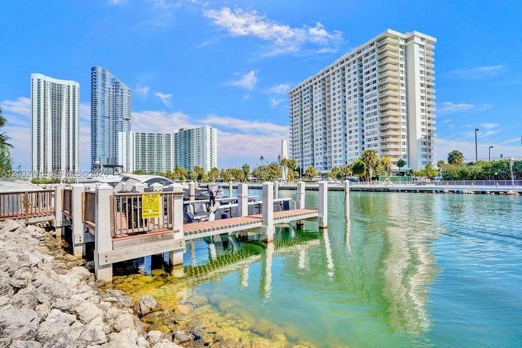400 Kings Point Dr # 309, Sunny Isles Beach FL 33160 — 28