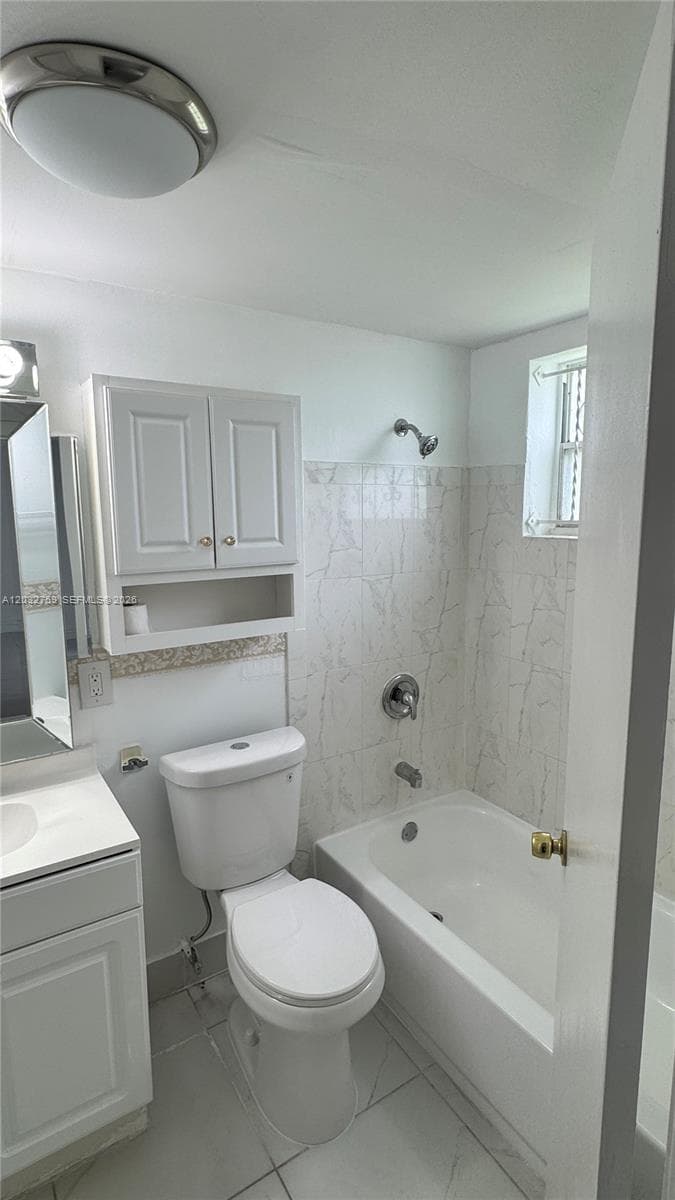 1154 W 35th St # 102, Hialeah FL 33012 — 16