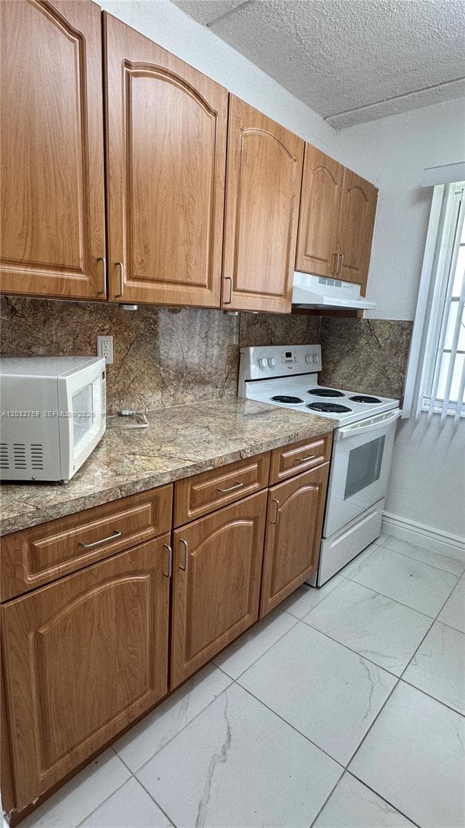 1154 W 35th St # 102, Hialeah FL 33012 — 7