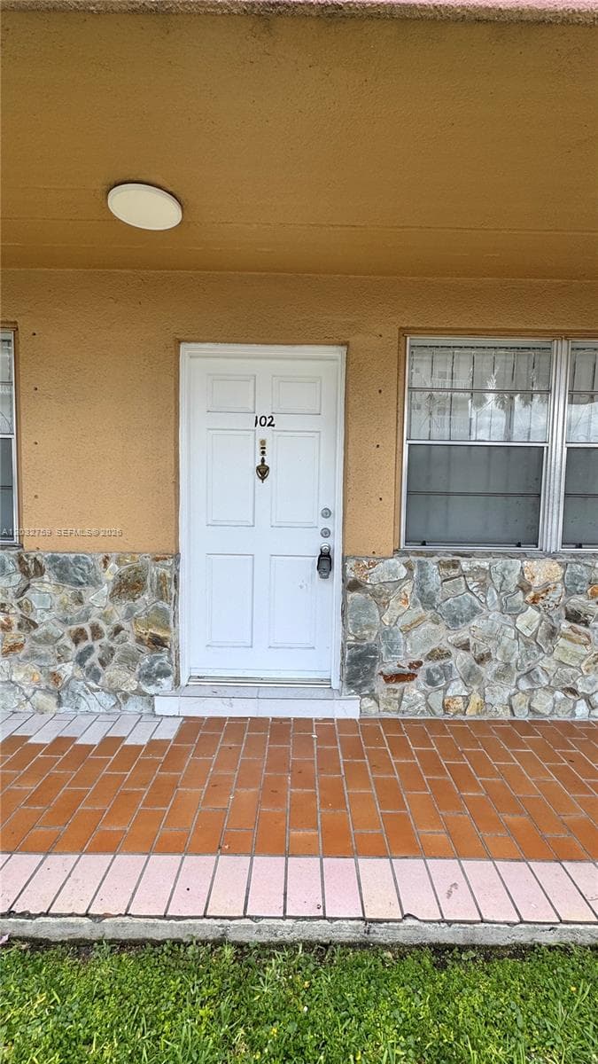 1154 W 35th St # 102, Hialeah FL 33012 — 20
