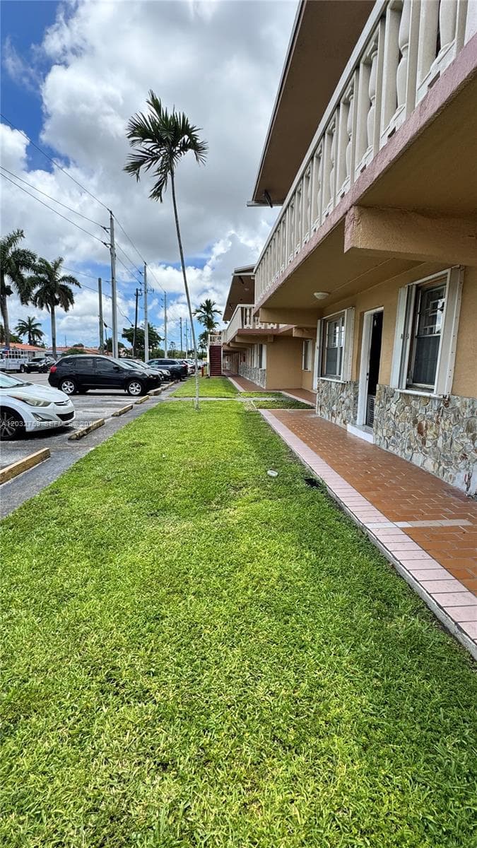 1154 W 35th St # 102, Hialeah FL 33012 — 21