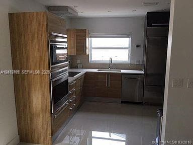3 Farrey Ln # 3, Miami Beach FL 33139 — 11