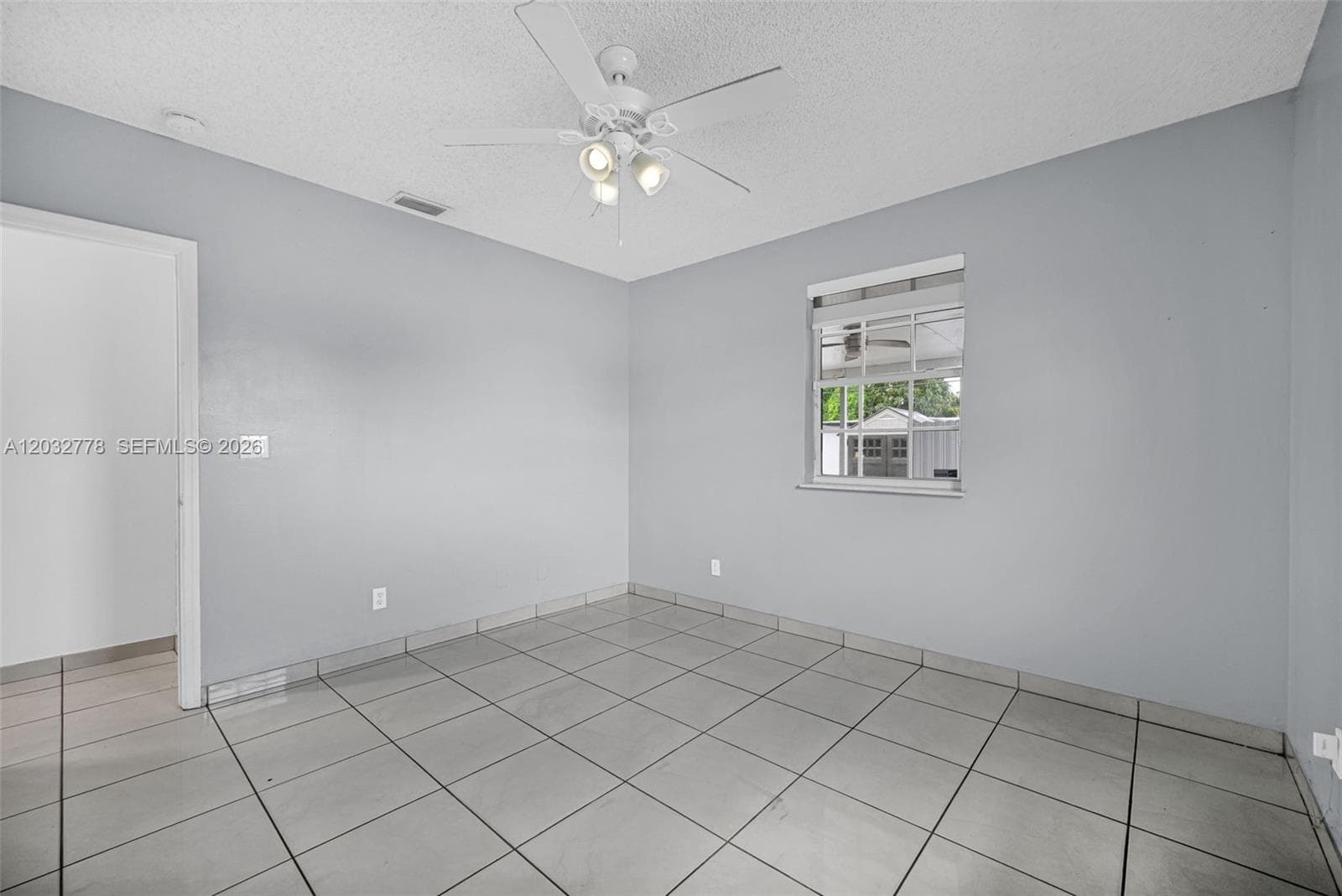 451 E 37th St, Hialeah FL 33013 — 22