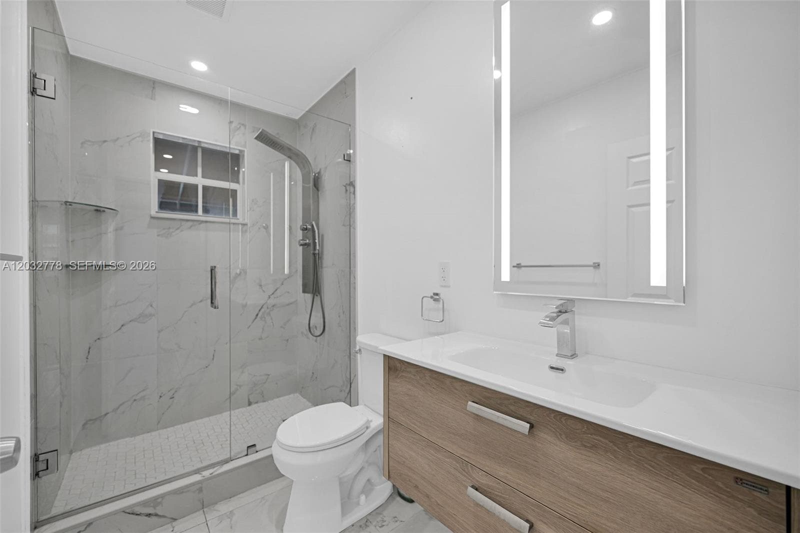 451 E 37th St, Hialeah FL 33013 — 19