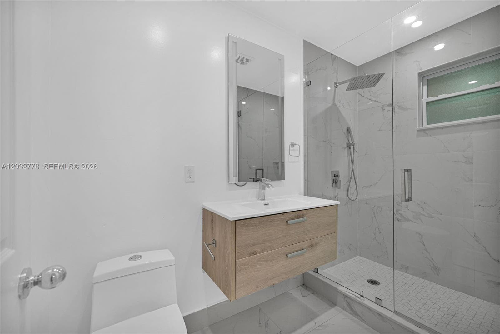 451 E 37th St, Hialeah FL 33013 — 25