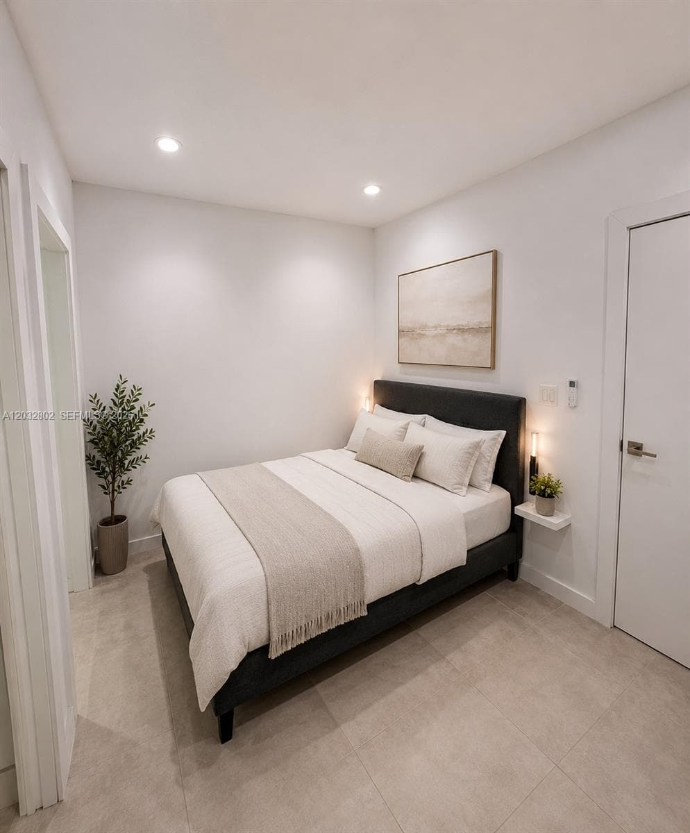 319 W 28th St # 9, Miami Beach FL 33140 — 9
