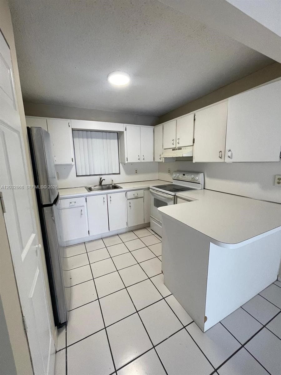2925 W 80th St # 101, Hialeah FL 33018 — 2