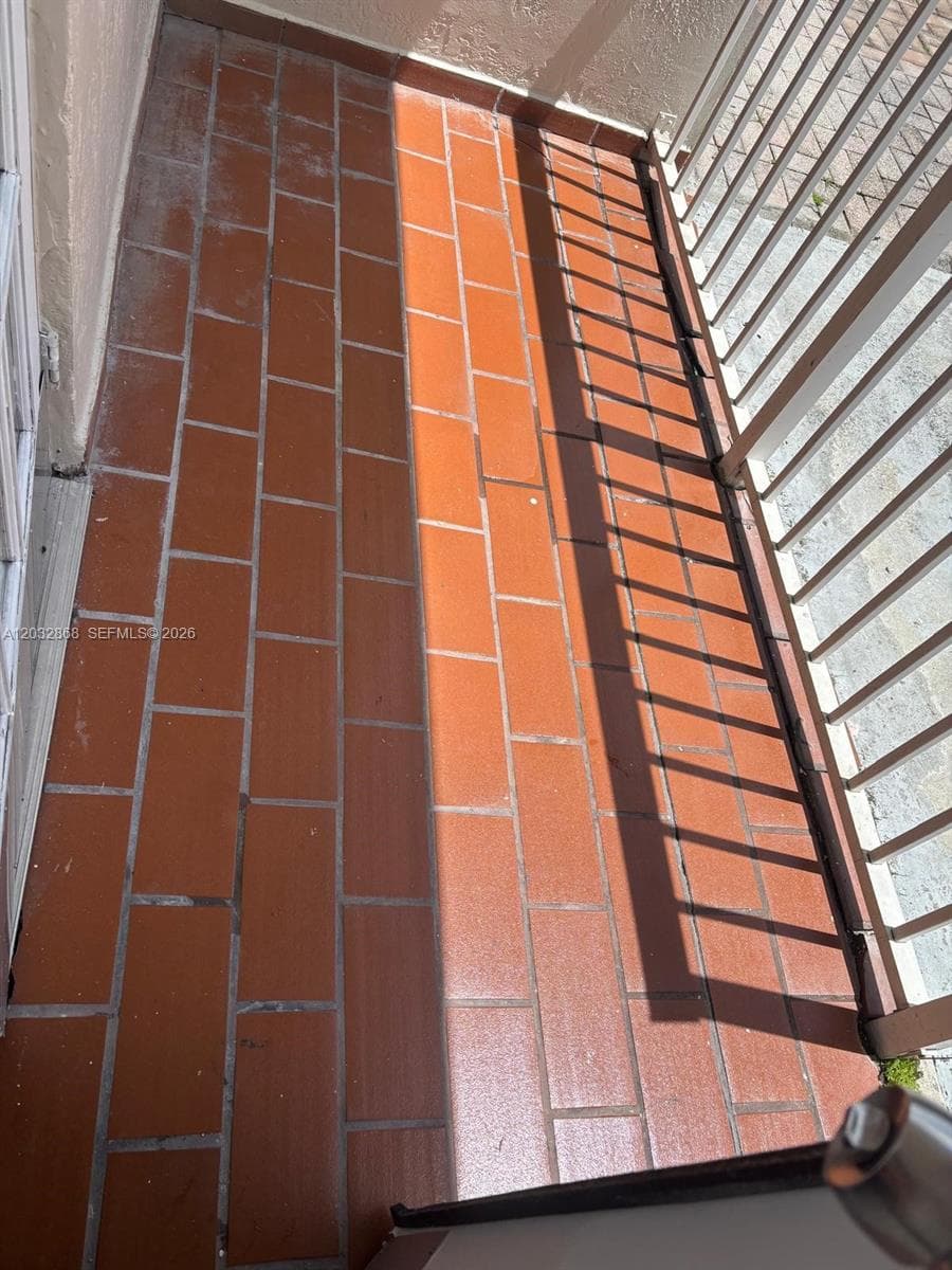2925 W 80th St # 101, Hialeah FL 33018 — 12