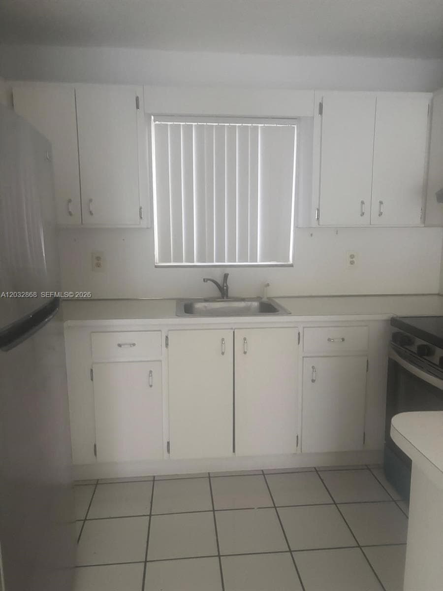 2925 W 80th St # 101, Hialeah FL 33018 — 1
