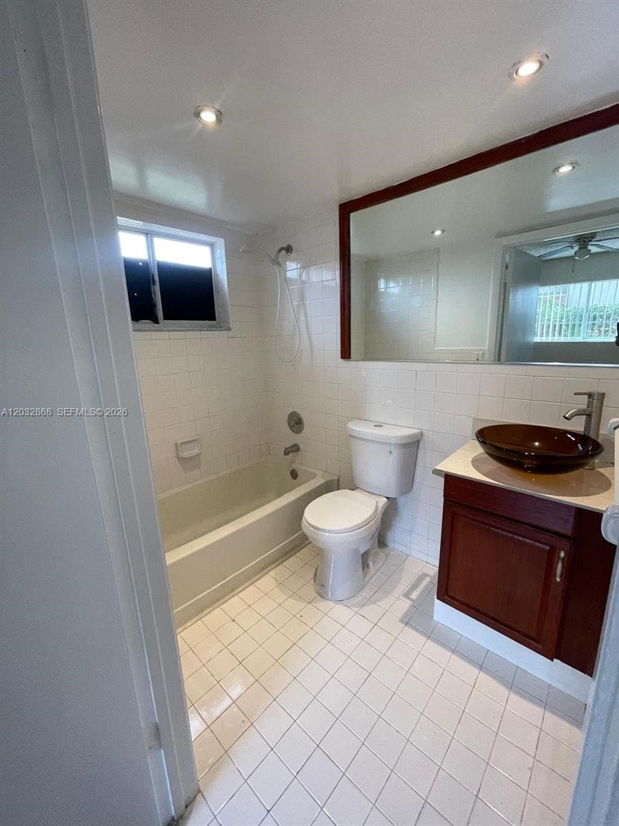 2925 W 80th St # 101, Hialeah FL 33018 — 5