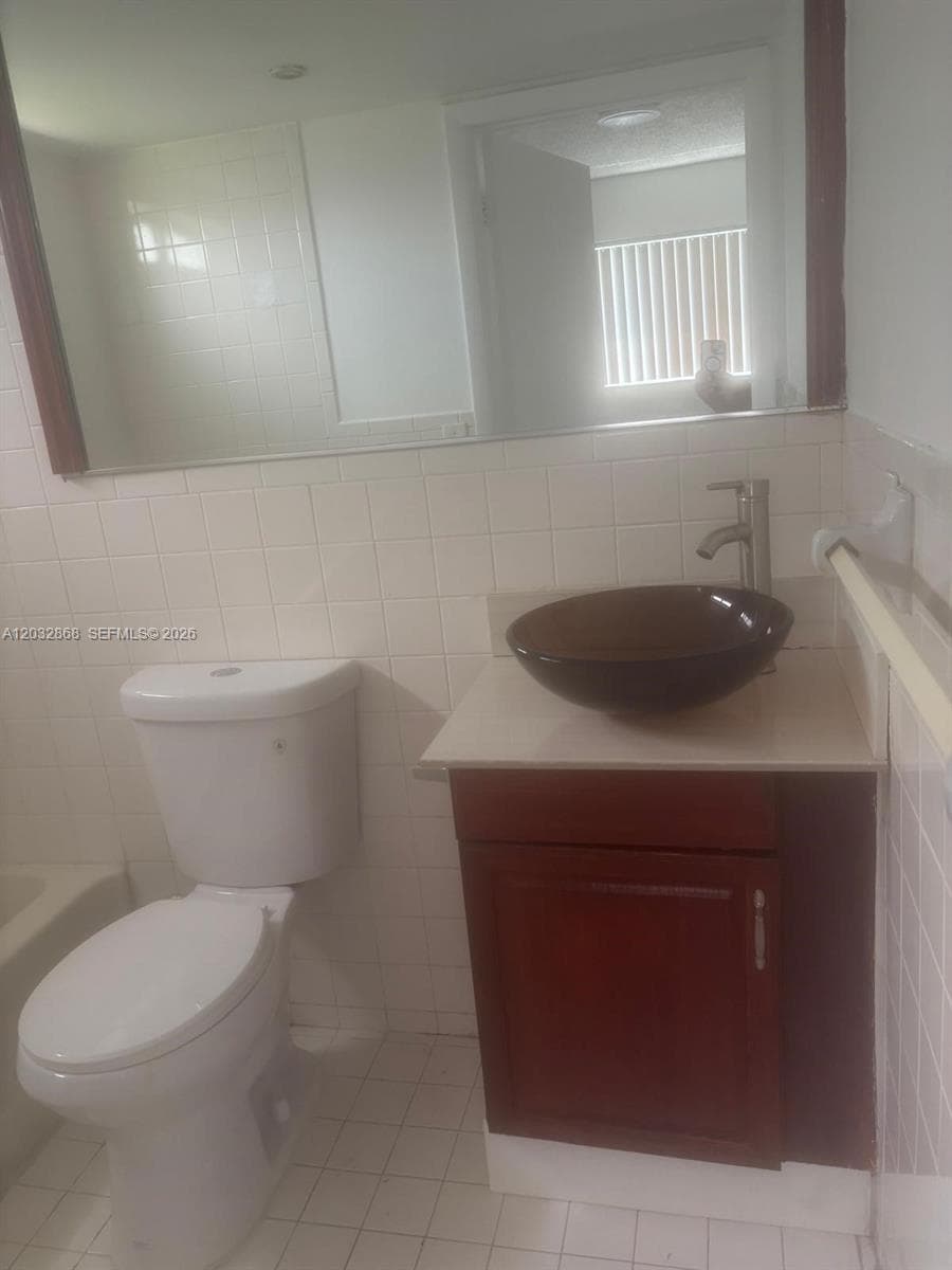 2925 W 80th St # 101, Hialeah FL 33018 — 9