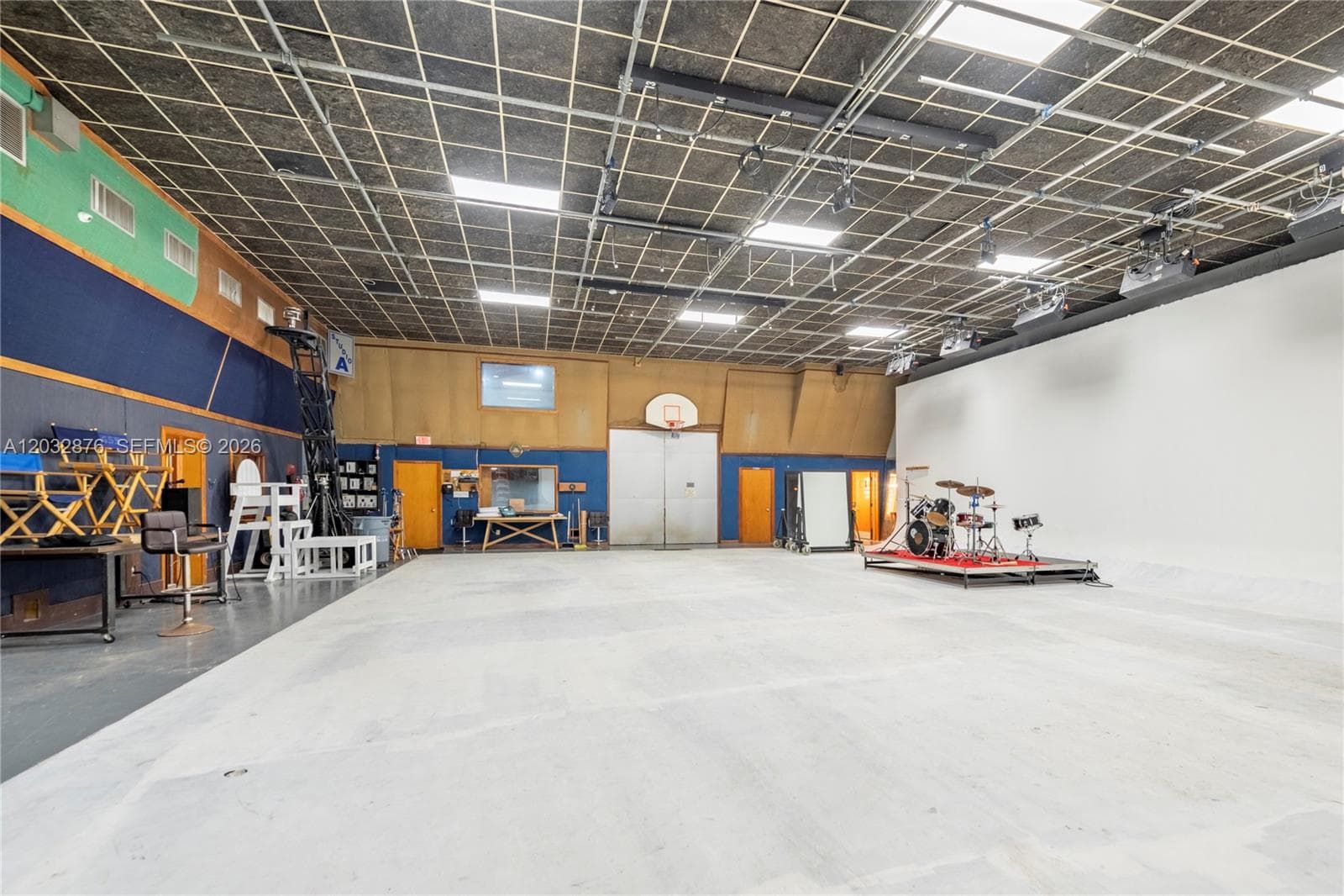15221 NE 21st Ave, North Miami Beach FL 33162 — 17