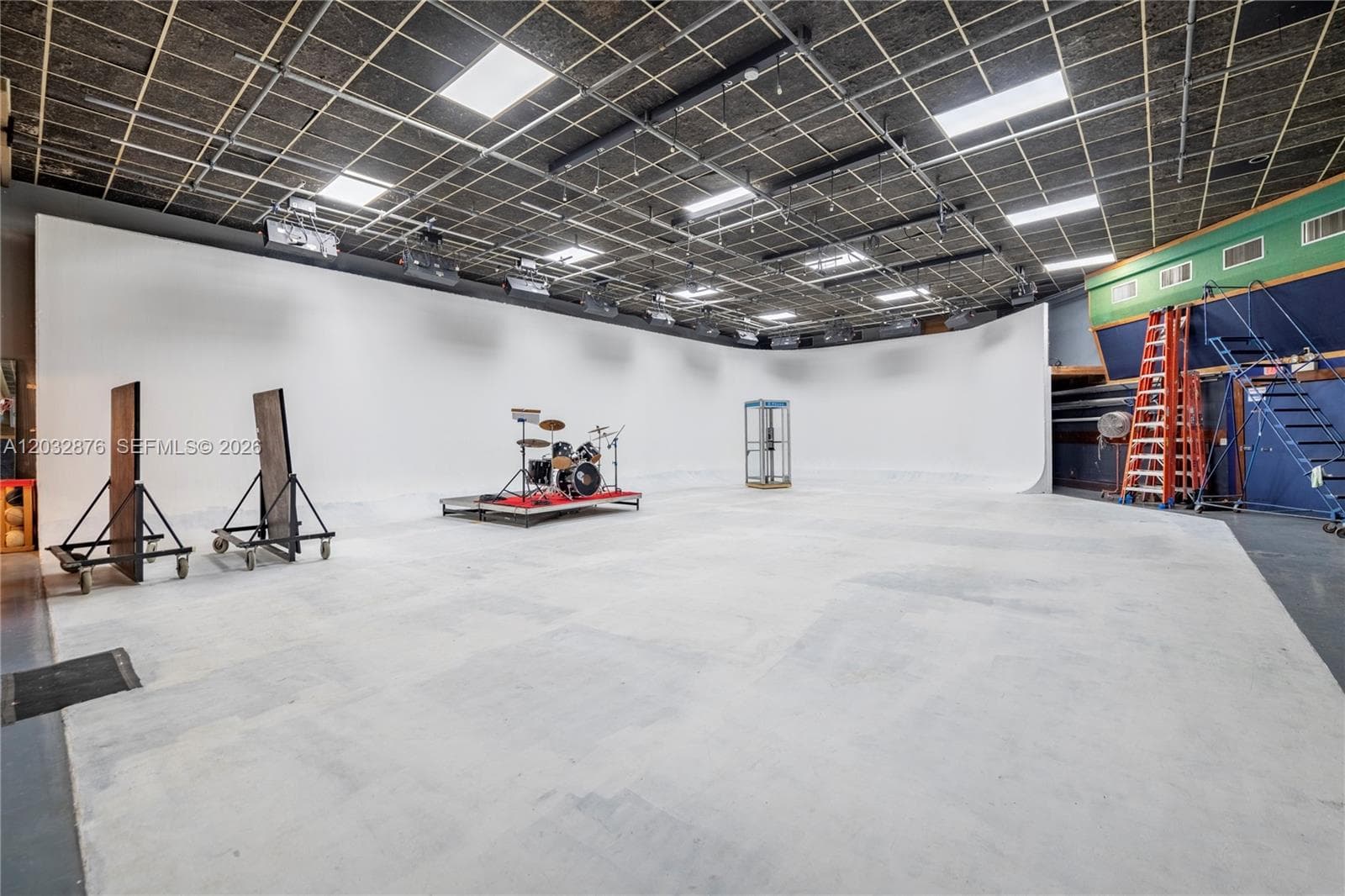 15221 NE 21st Ave, North Miami Beach FL 33162 — 16