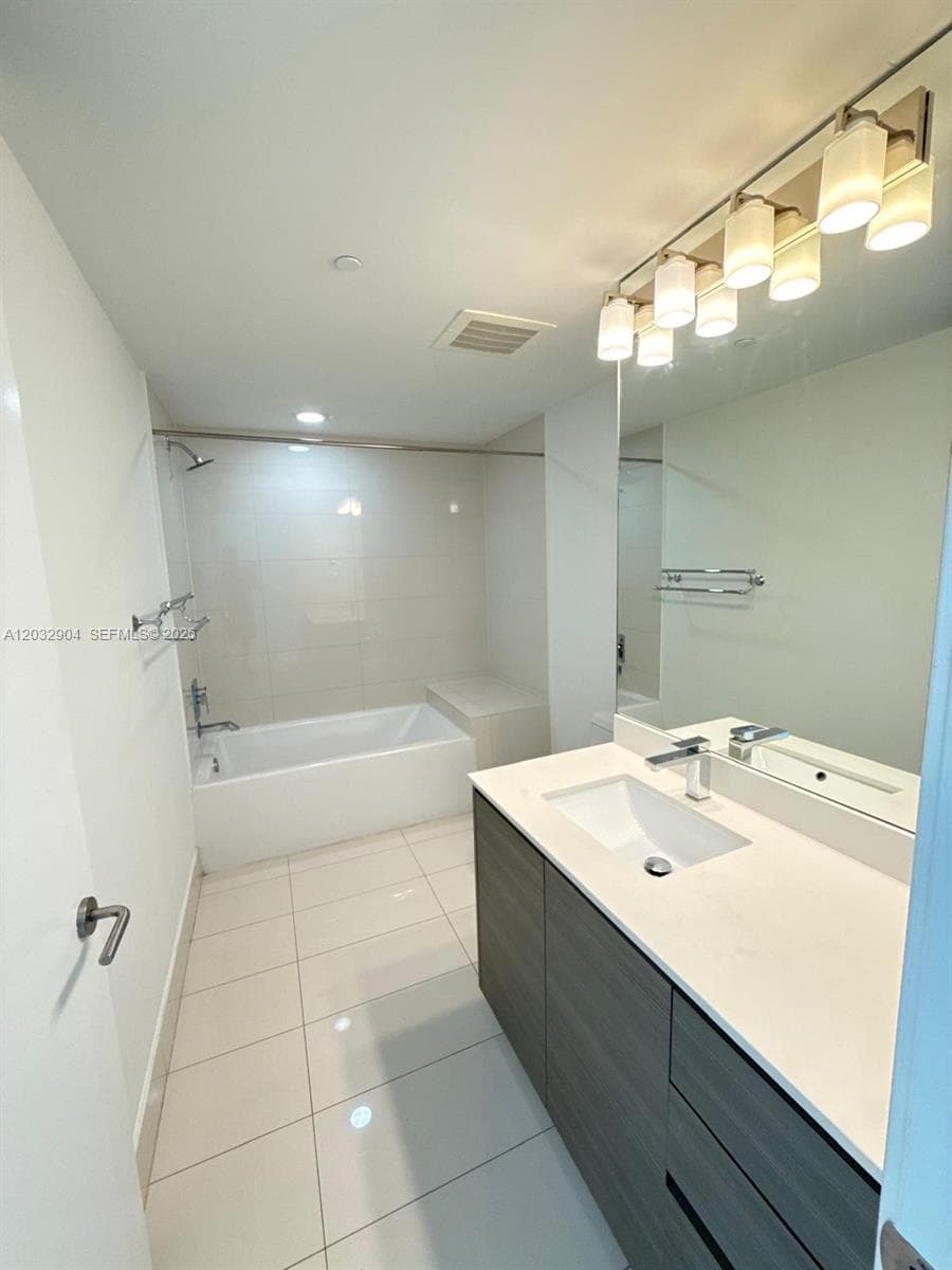 460 NE 28th St # 1907, Miami FL 33137 — 8