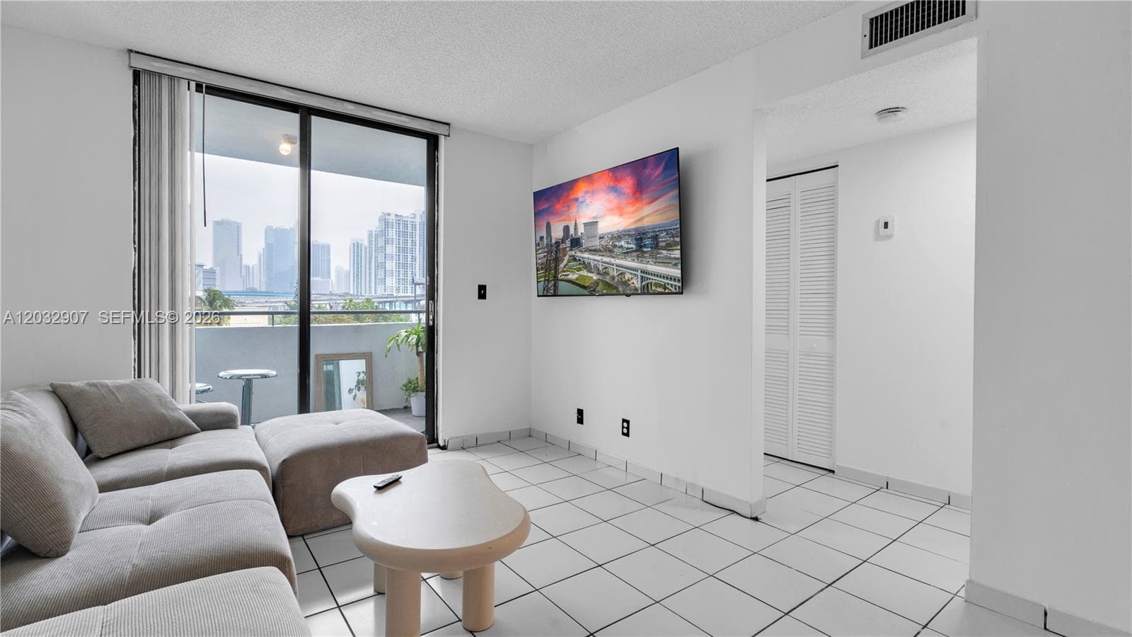 546 SW 1st St # 603, Miami FL 33130 — 3