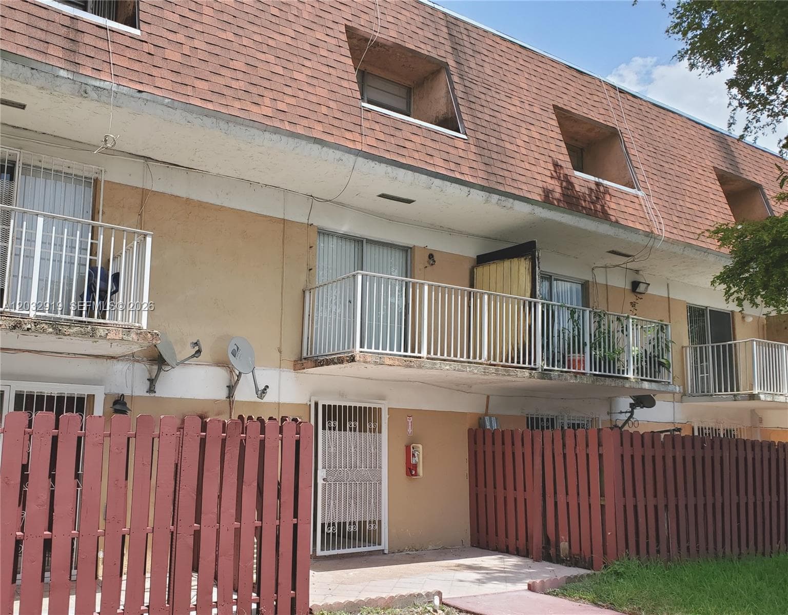 250 NW 107th Ave # 106, Miami FL 33172 — 1