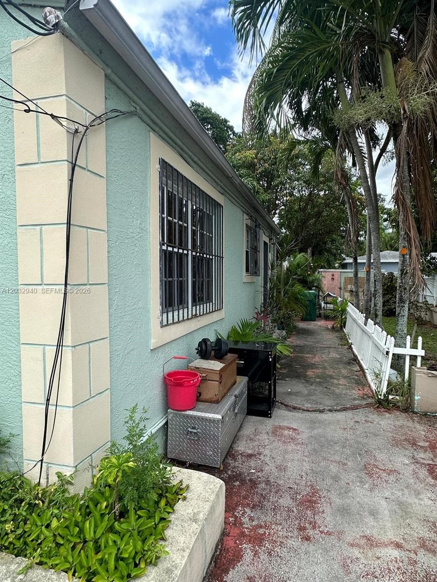 1376 NW 45th St, Miami FL 33142 — 3