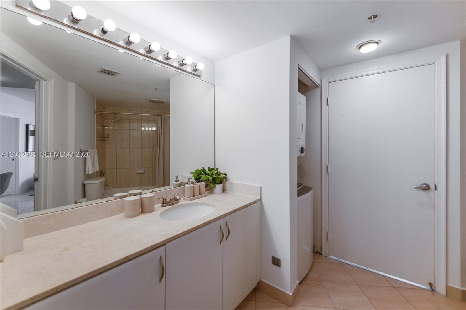 1750 N Bayshore Dr # 2402, Miami FL 33132 — 14