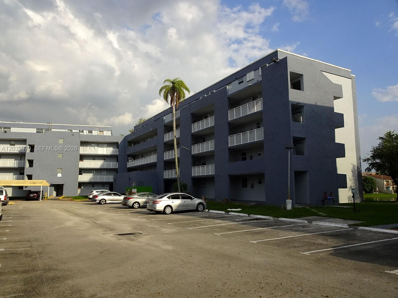 9359 N Fontainebleau Blvd # F109, Miami FL 33172 — 2