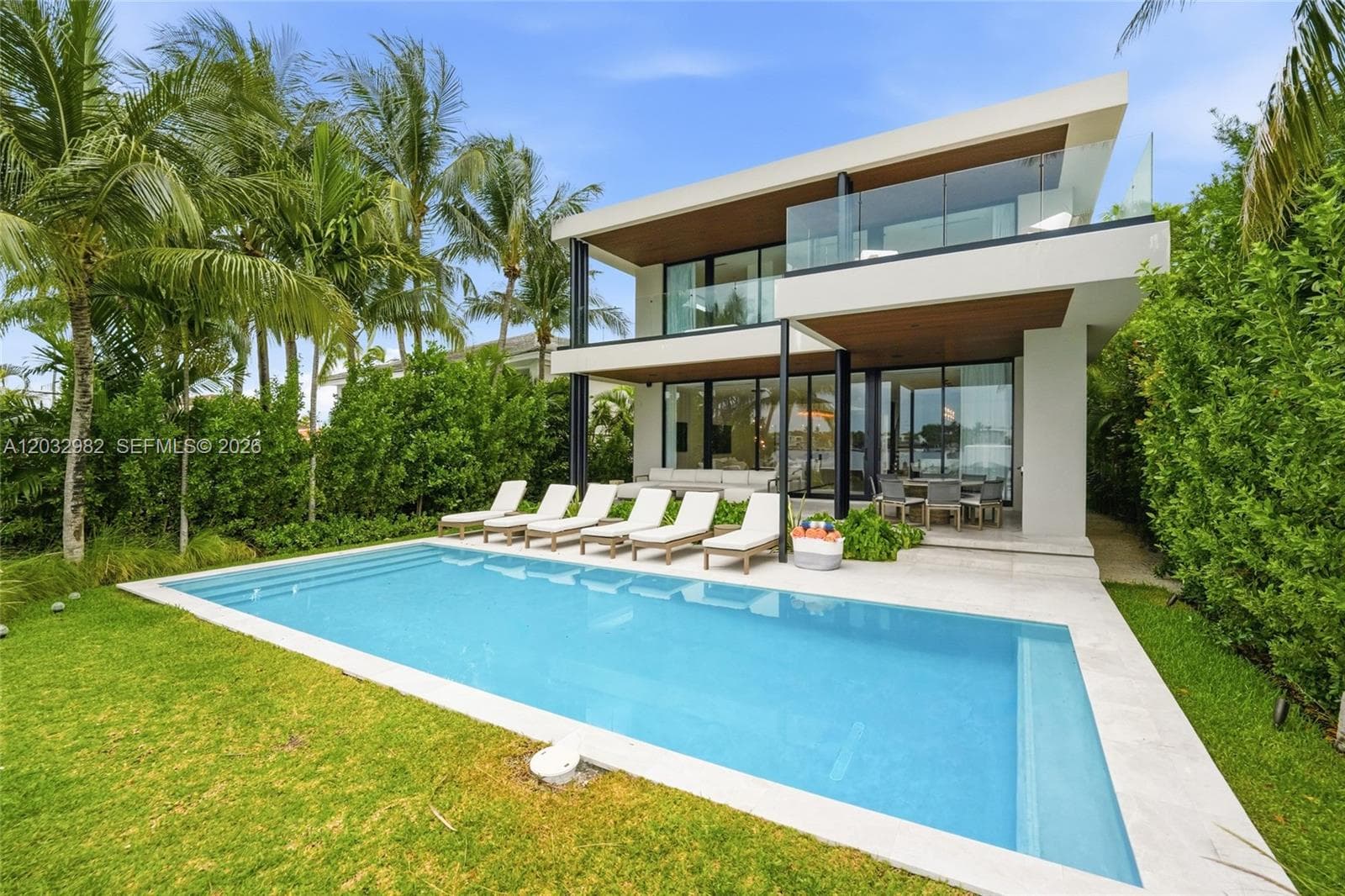 1050 Stillwater Dr, Miami Beach FL 33141 — 30