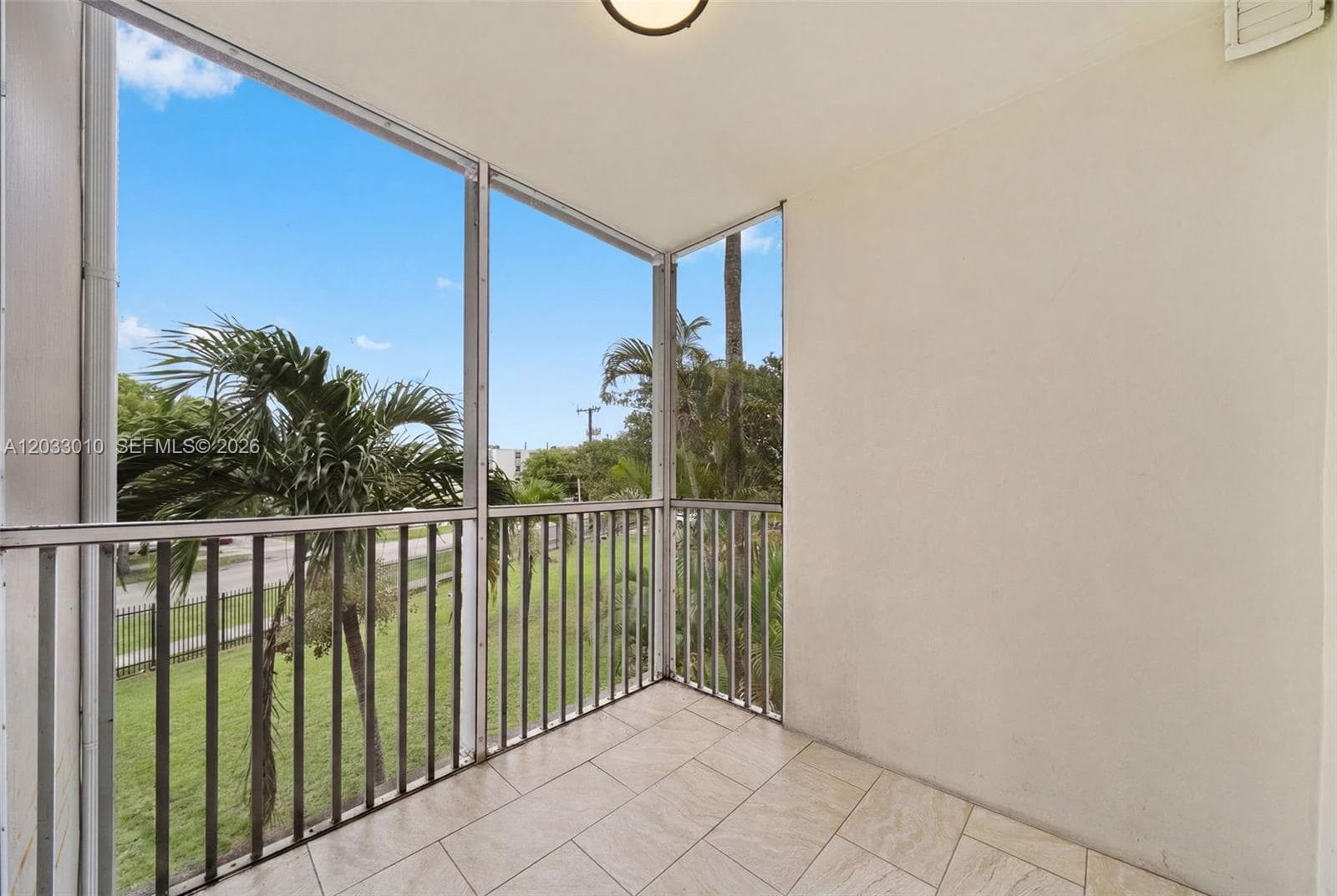 1690 NE 191st St # 1, Miami FL 33179 — 25