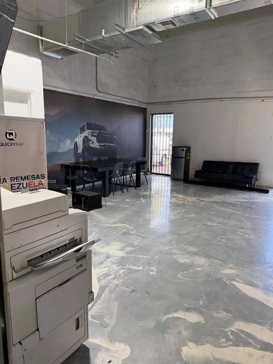 6900 NW 72 Avenue, Miami FL 33166 — 12