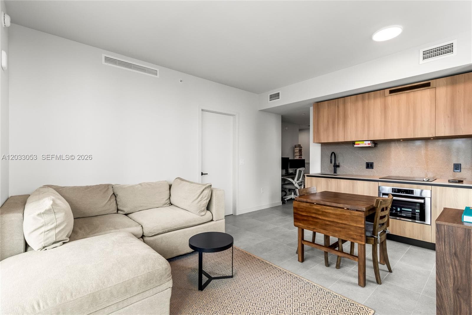 121 NE 5th St # 2401, Miami FL 33132 — 13