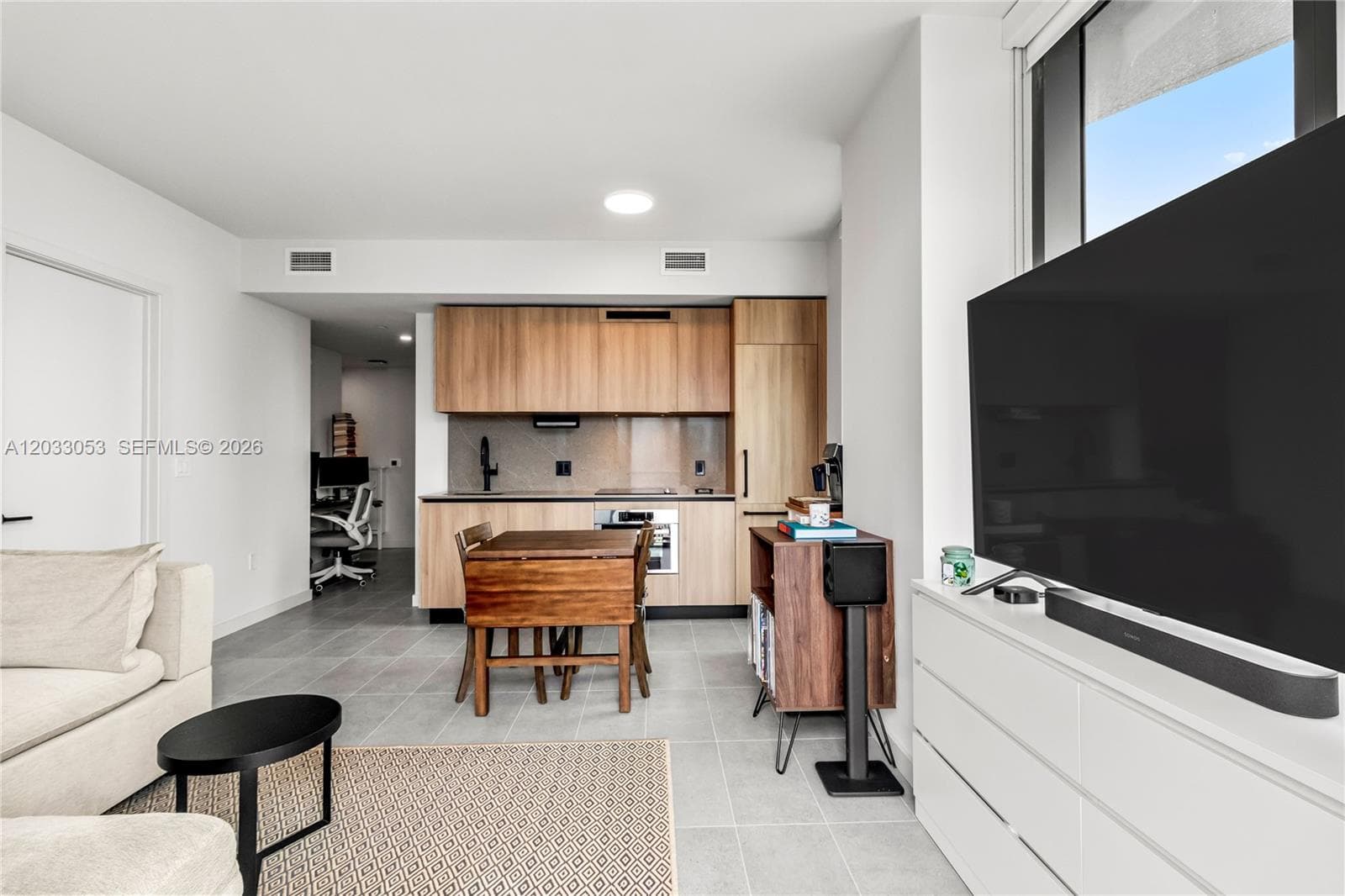 121 NE 5th St # 2401, Miami FL 33132 — 16