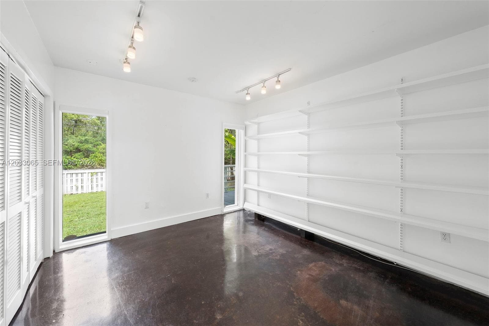 5600 Oakwood Ln, Coral Gables FL 33156 — 17
