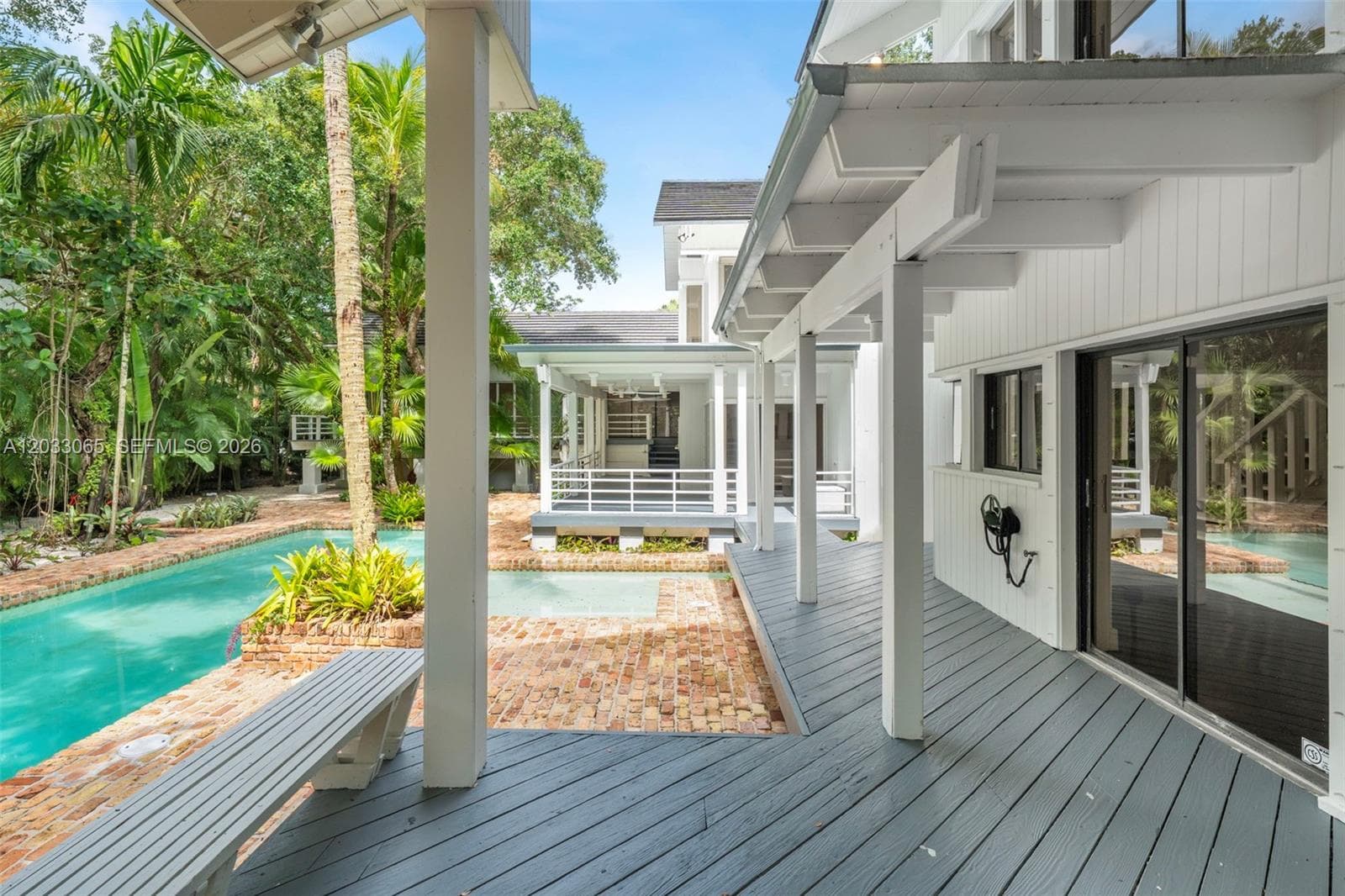 5600 Oakwood Ln, Coral Gables FL 33156 — 25