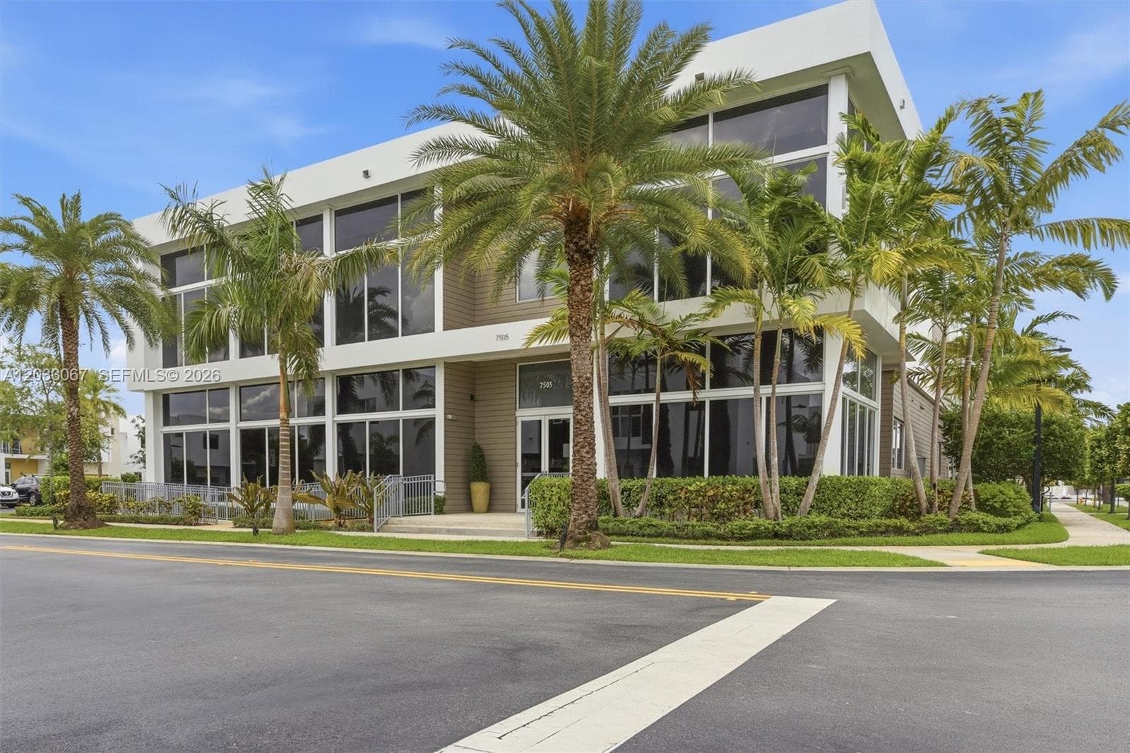 7472 NW 100th Ave, Doral FL 33178 — 53