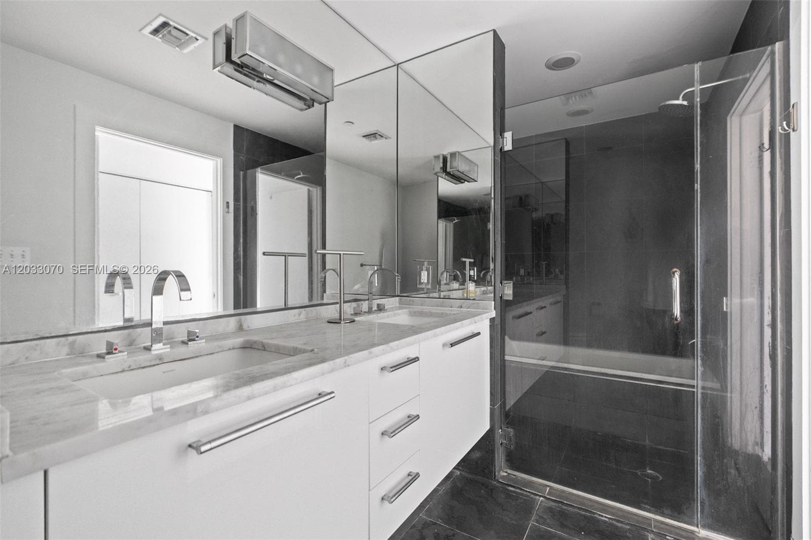 900 Biscayne Blvd # 2304, Miami FL 33132 — 22