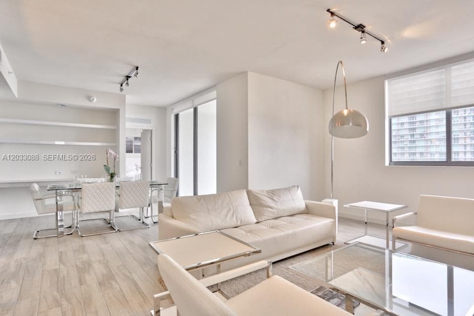 999 SW 1st Ave # 2404, Miami FL 33130 — 2