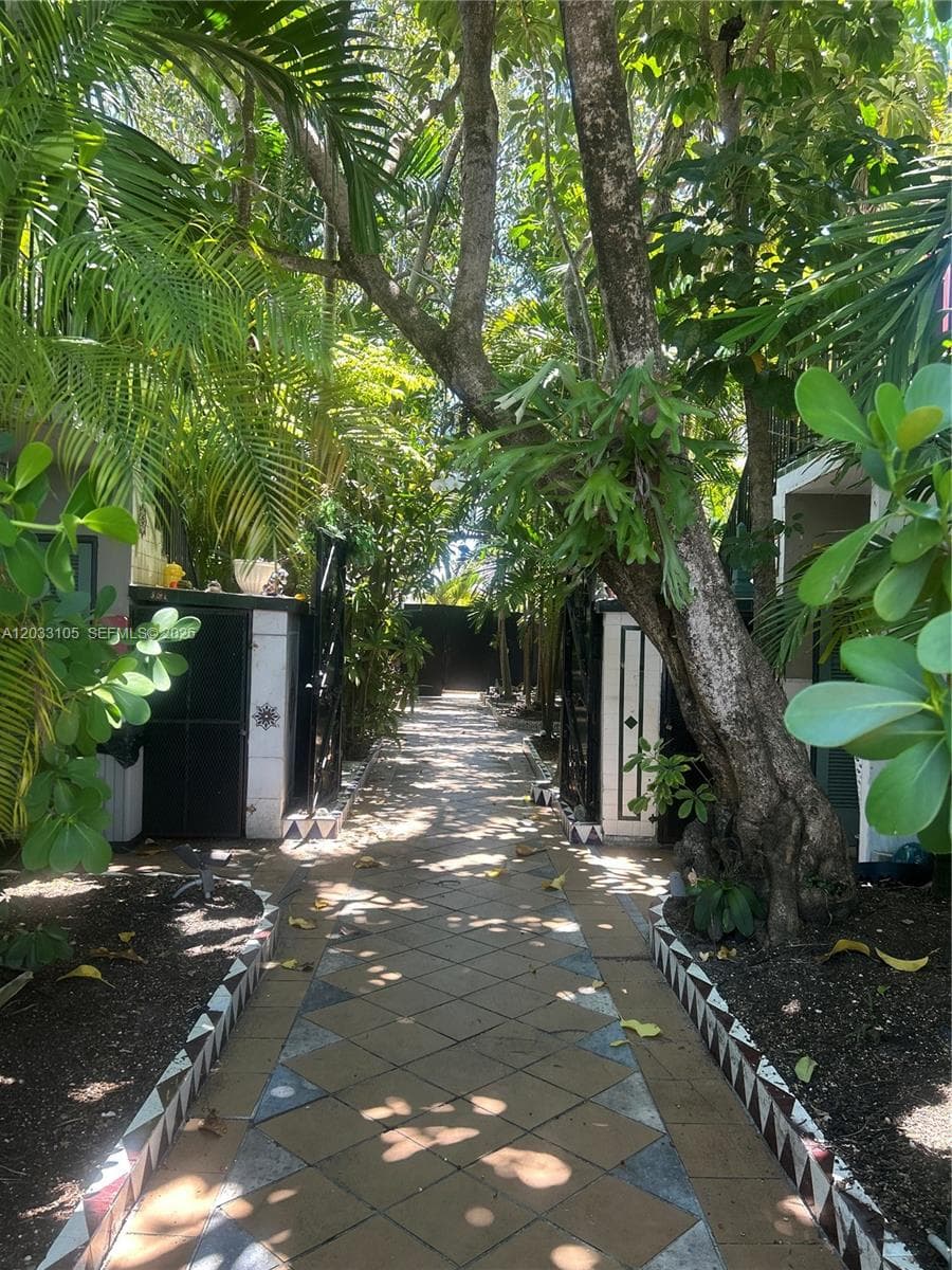 8200 Byron Ave # 3, Miami Beach FL 33141 — 10