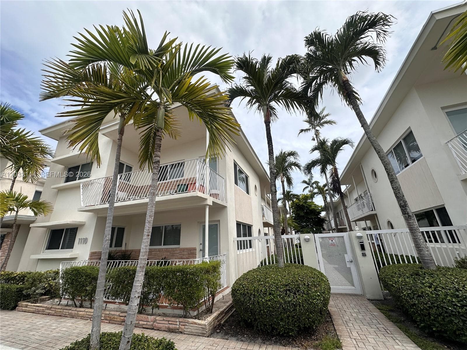 1100 Venetian Way # 2B, Miami FL 33139 — 2