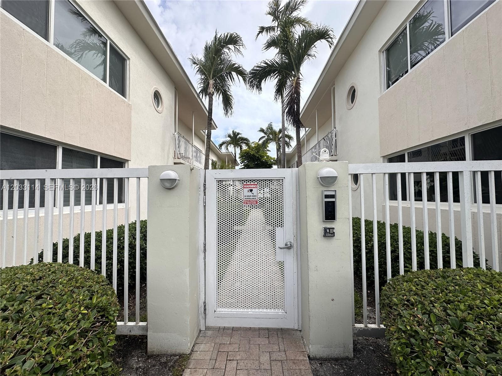 1100 Venetian Way # 2B, Miami FL 33139 — 3
