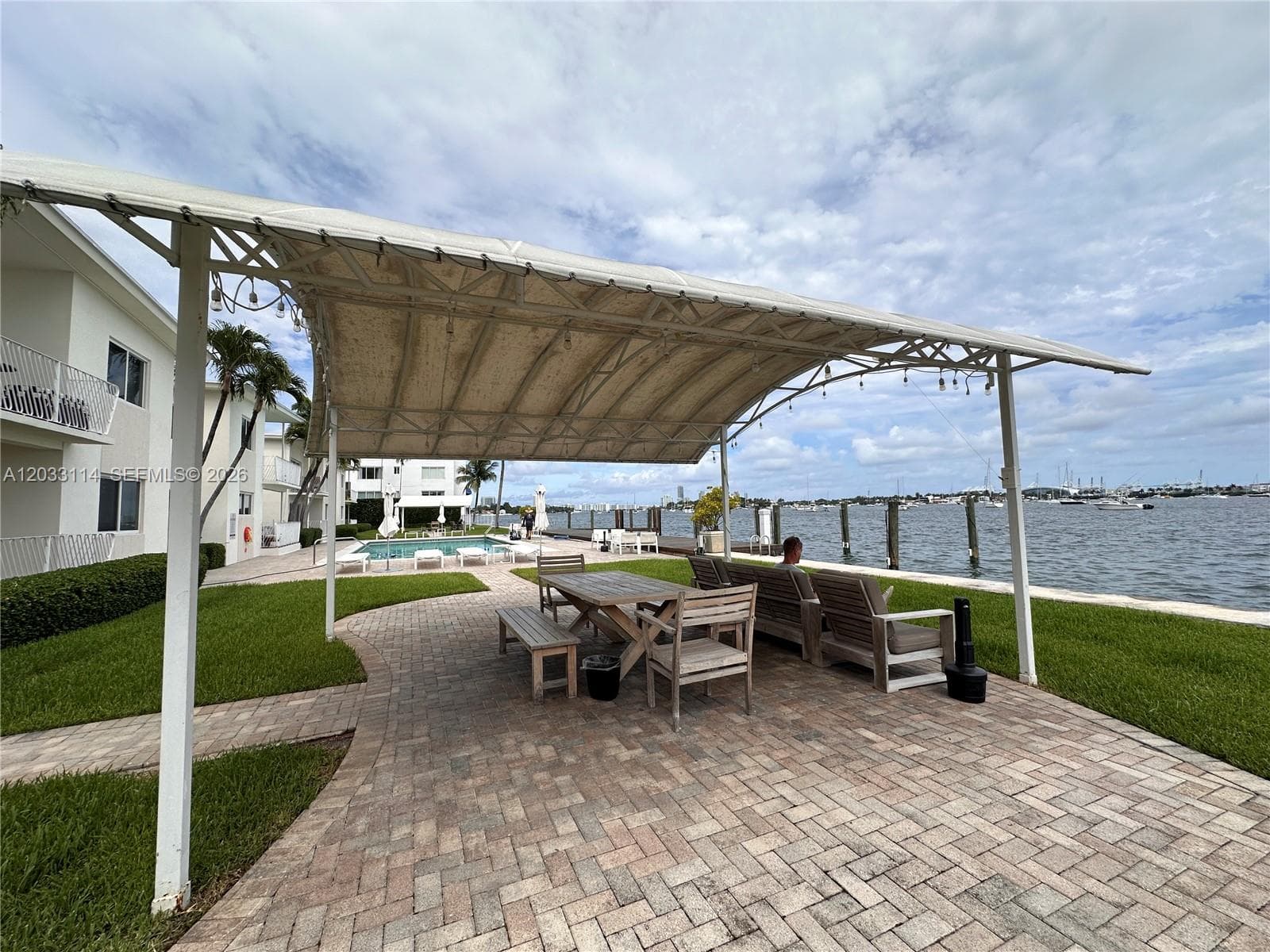 1100 Venetian Way # 2B, Miami FL 33139 — 30