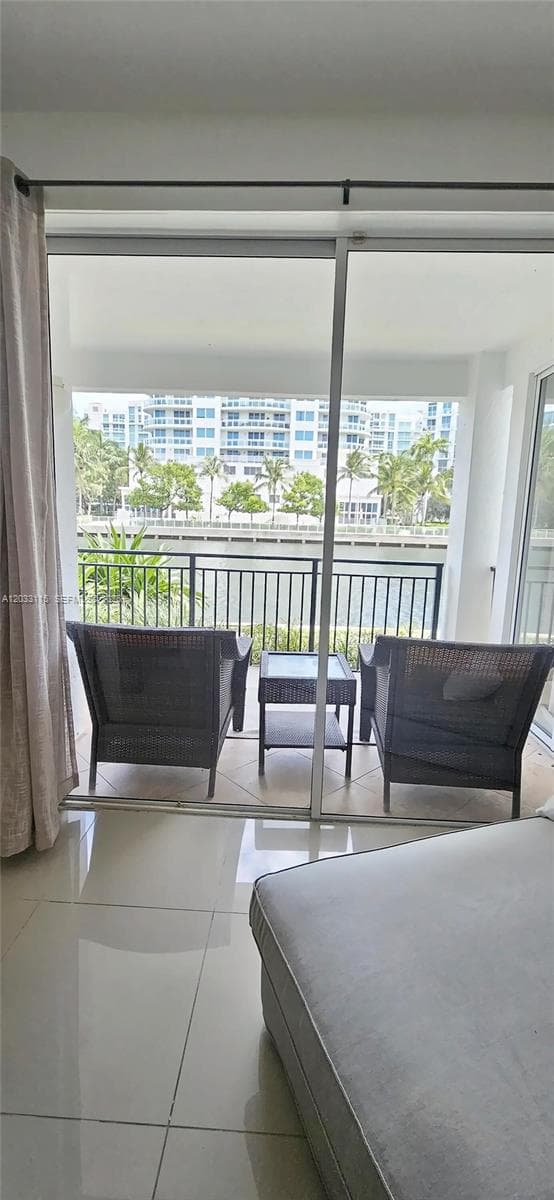 3135 NE 184th St # 2104, Aventura FL 33160 — 16