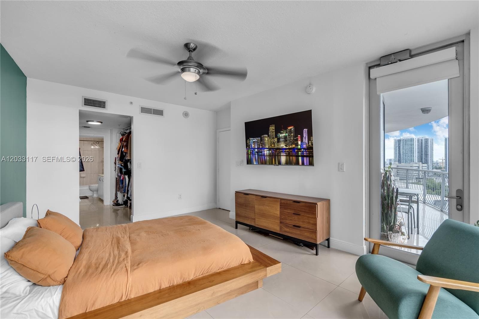 1750 N Bayshore Dr # 1815, Miami FL 33132 — 19